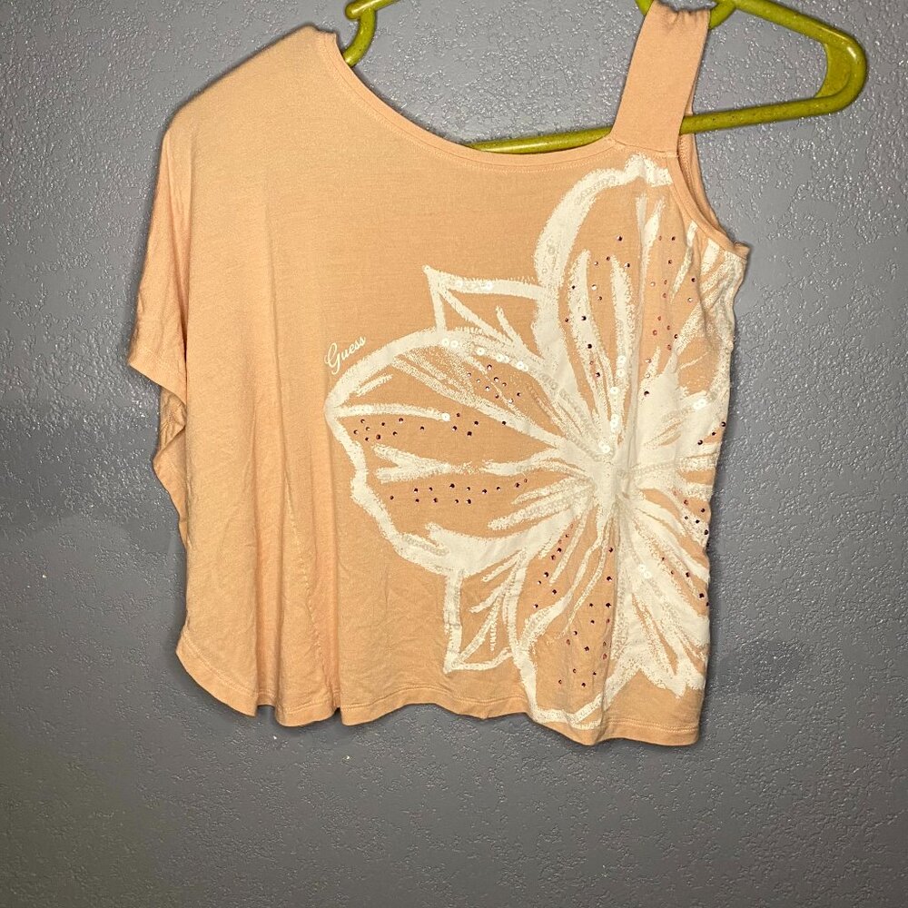 GUESS YOUTH WOMANS FLORAL SEQUIN PEACH COLORED T-SHIRT